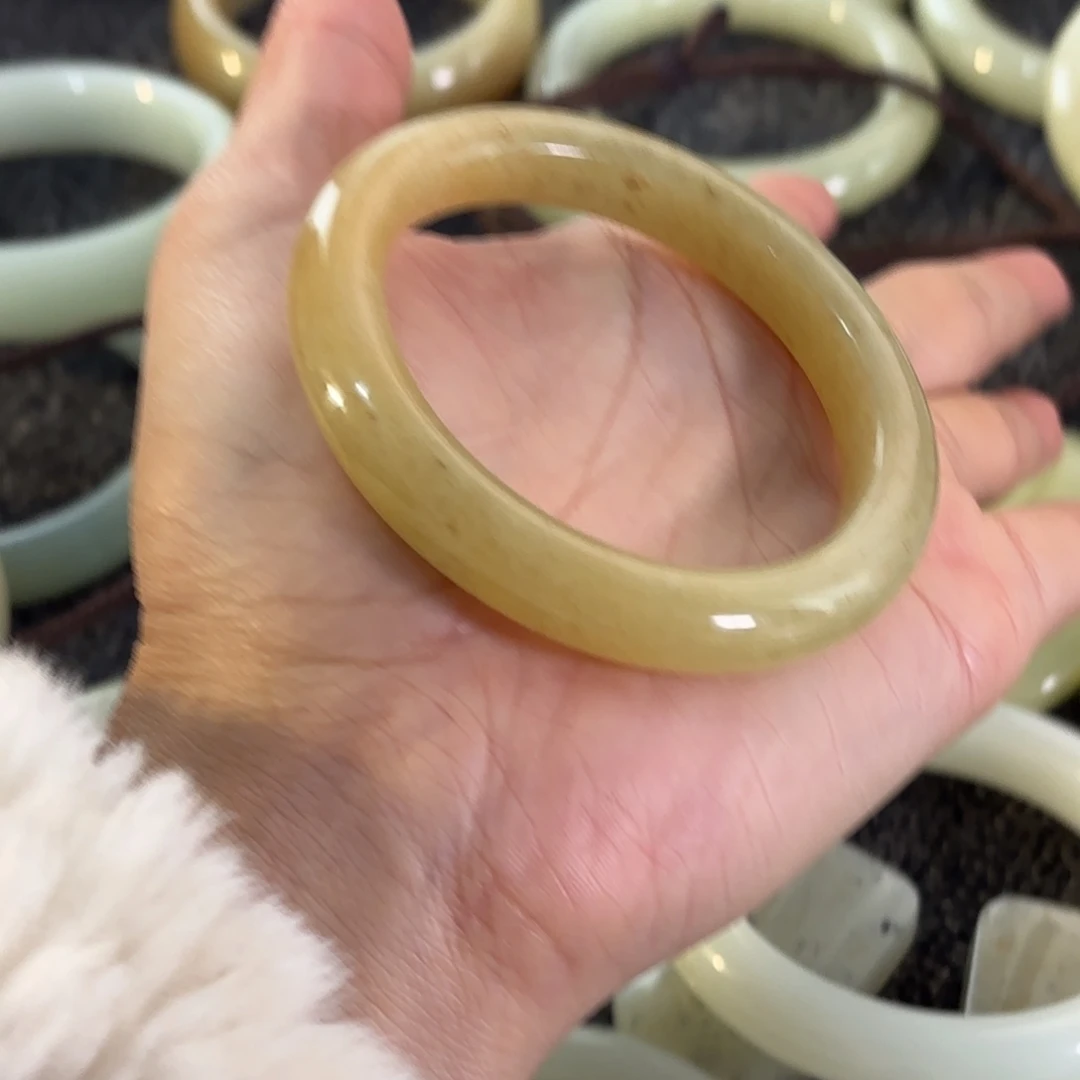 和田玉（糖玉）未镶嵌手链