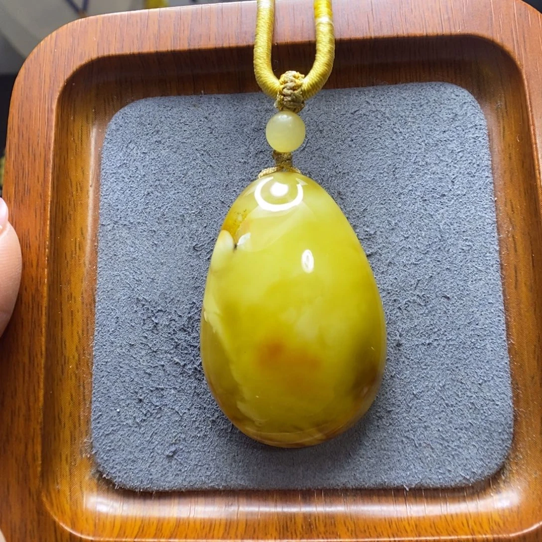 毛***妹蜜蜡未镶嵌颈饰郎