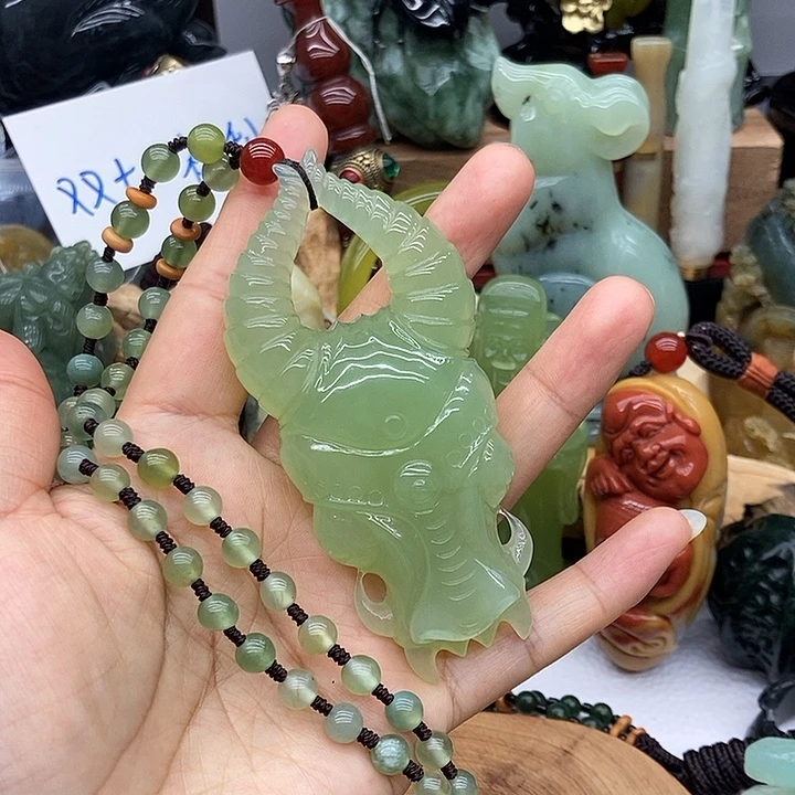 岫玉未镶嵌吊坠挂件