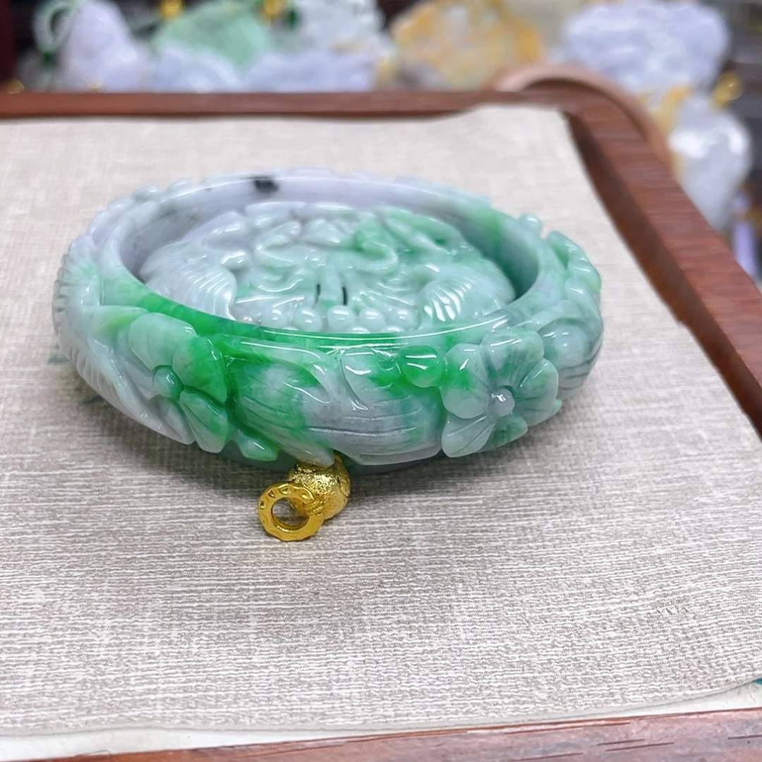 秋****翡翠未镶嵌颈饰套镯