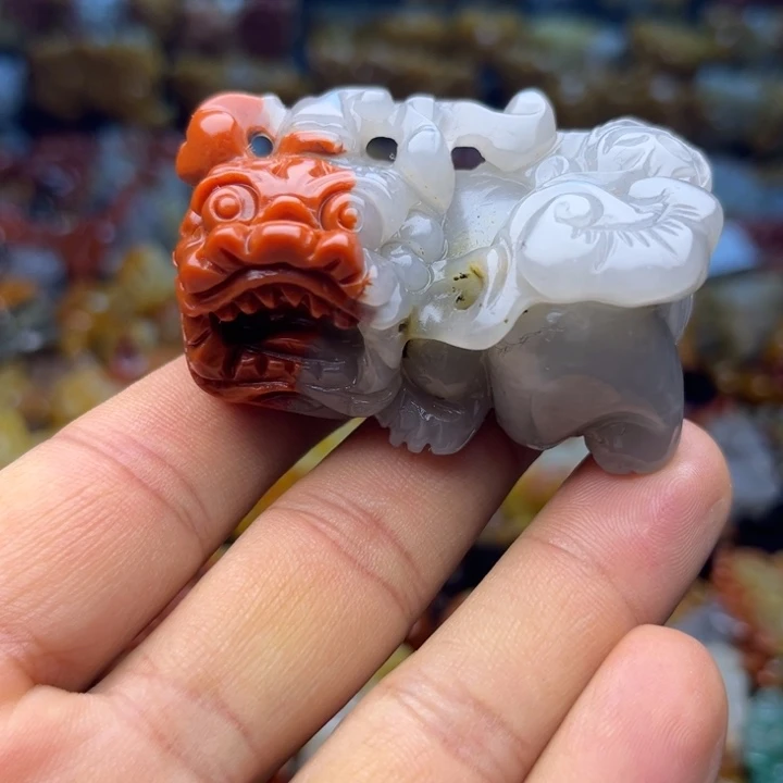 石英质玉（黄龙玉）未镶嵌颈饰