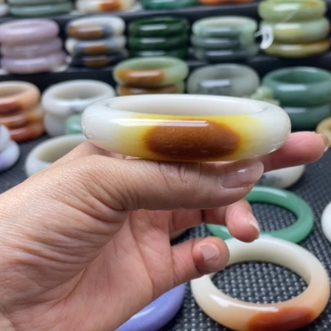 石英岩玉未镶嵌手镯