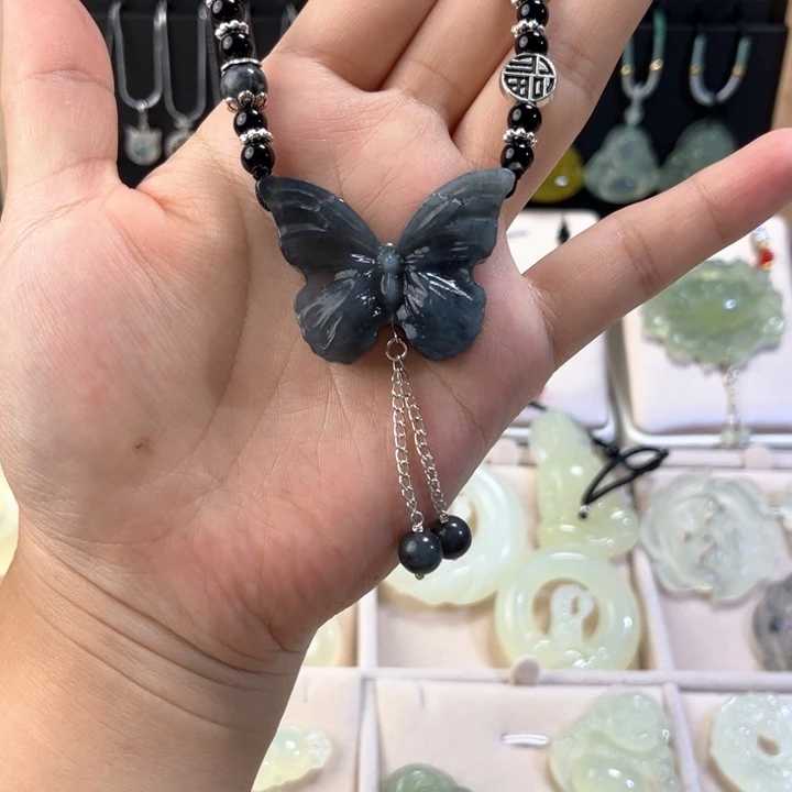 未镶嵌蛇纹石玉吊坠(赠链)蝴蝶吊坠