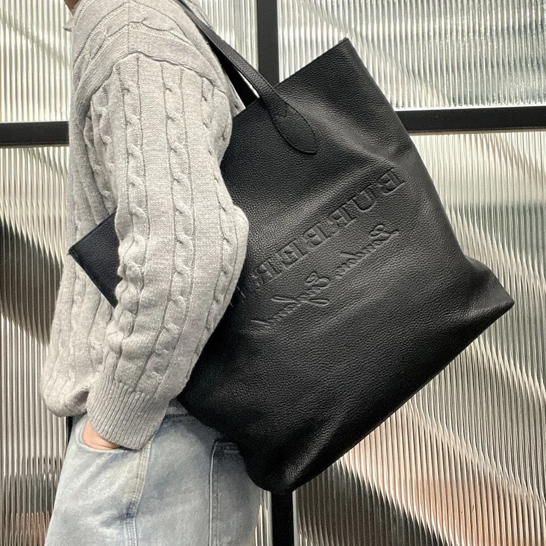 95新 BURBERRY/博柏利 【涛】28AD01 黑色牛皮托特包