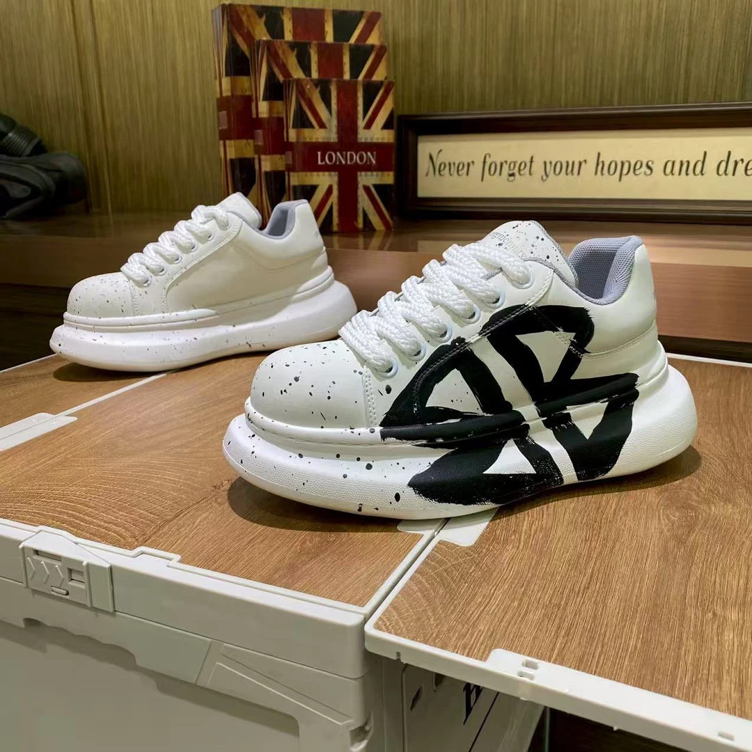 2025秋季新款时尚厚底增高复古百搭个性潮流舒适休闲男鞋（皮鞋码）