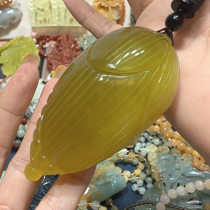 未镶嵌蛇纹石玉吊坠