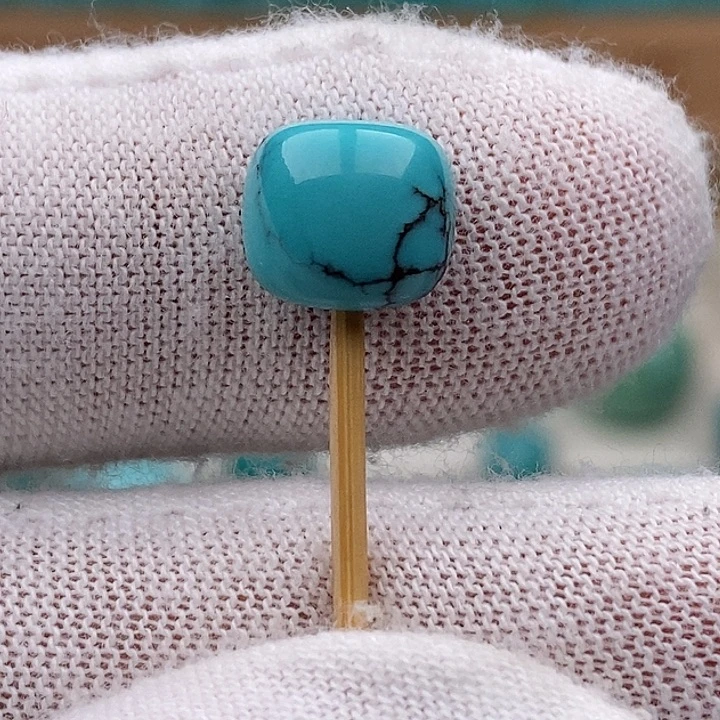 绿松石未镶嵌珠宝奇石9