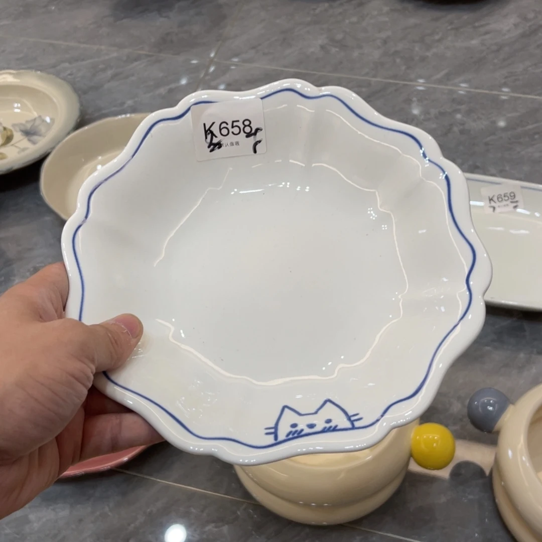 陶瓷微瑕餐具介意勿拍，满18飞！