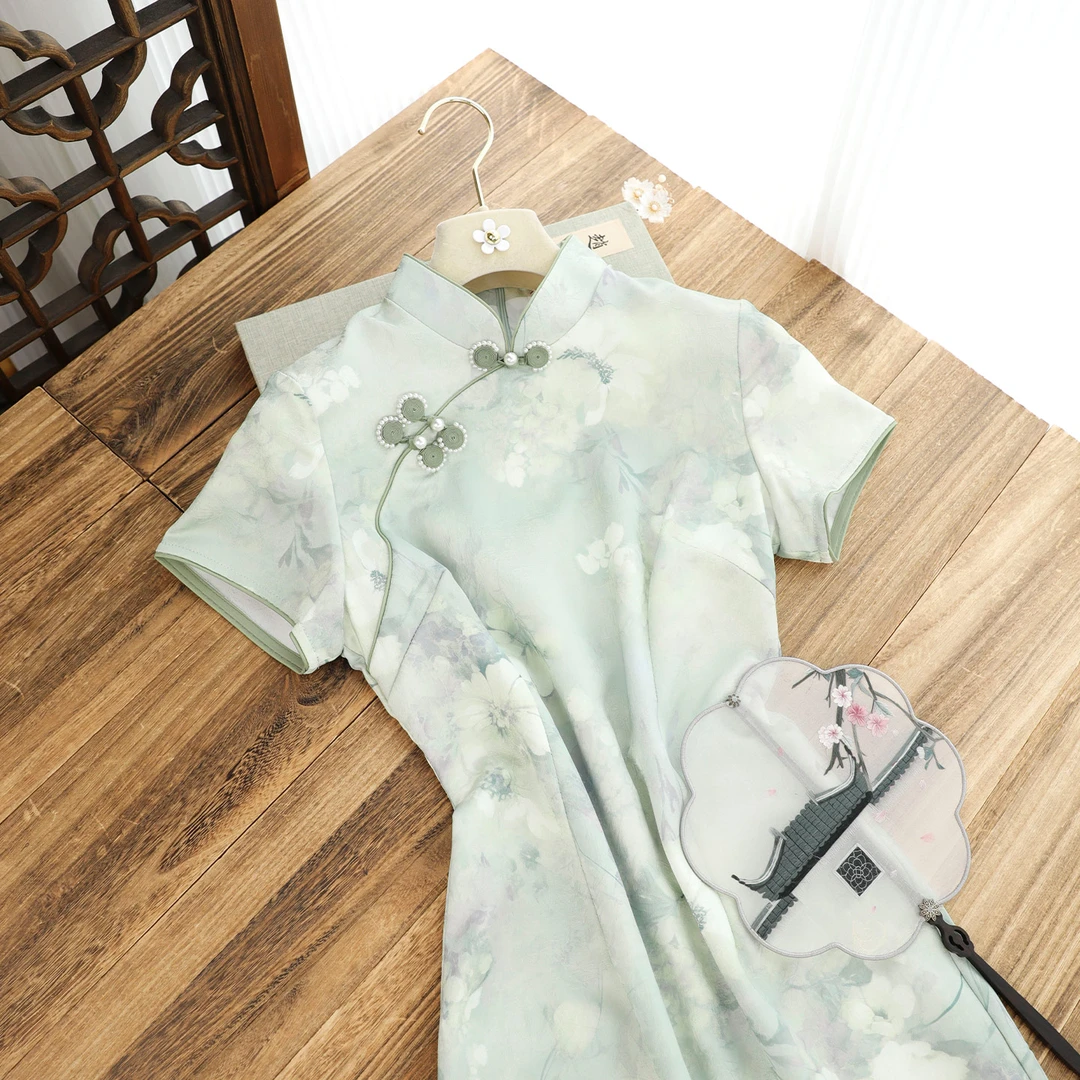 俏娘鱼2025夏季新款绿色素雅新中式短袖旗袍女日常可穿改良淑女范