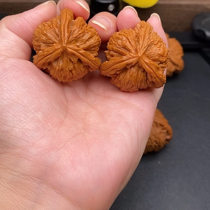 张****文玩核桃把件白奔