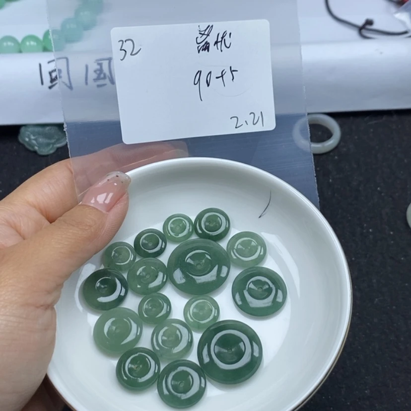 【闪购商品】翡翠颈饰未镶嵌离*