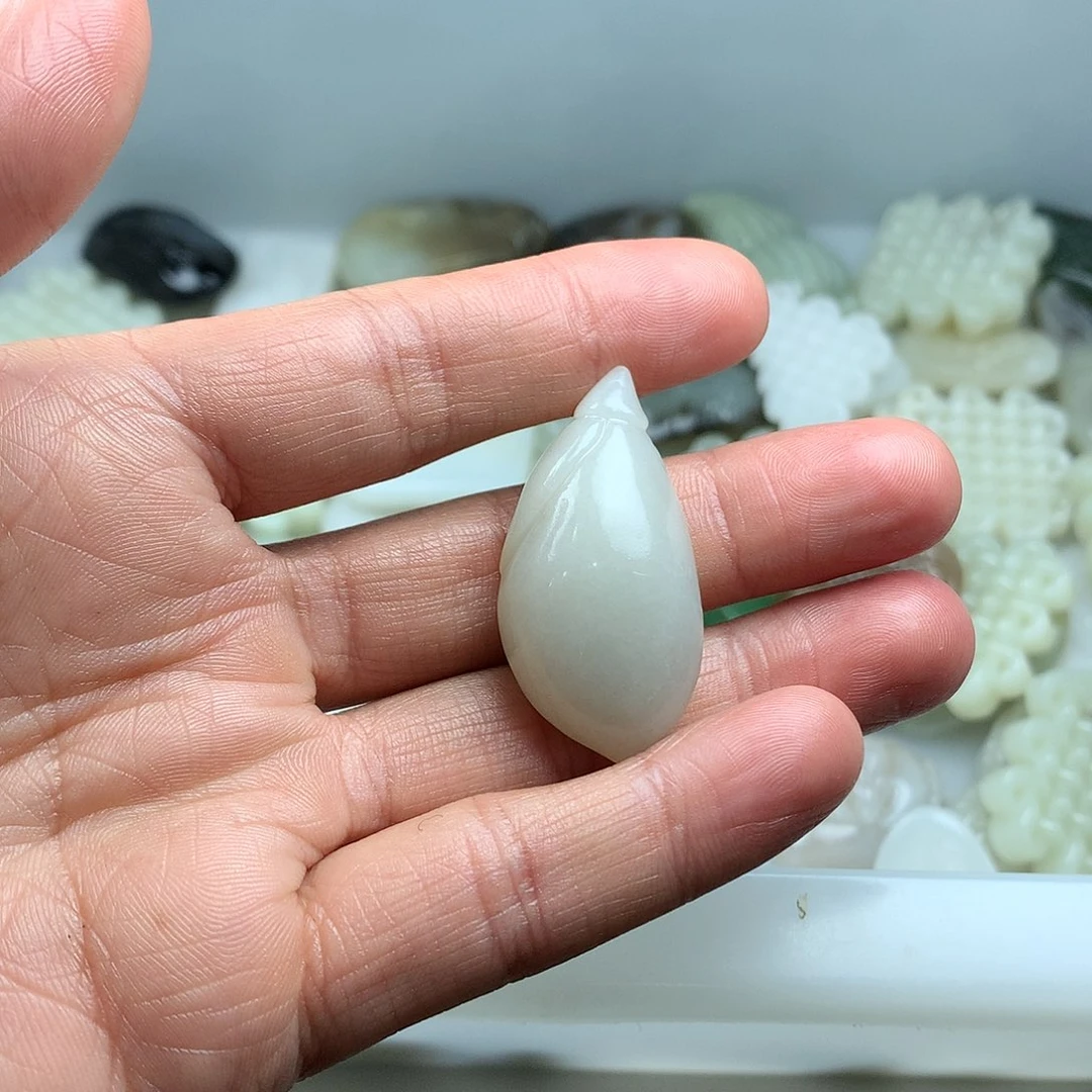 和田玉把件未镶嵌酷*星