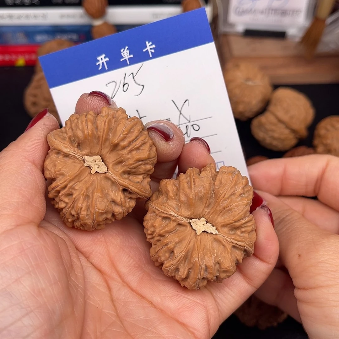 文玩核桃吊坠T*H平谷凹底40尺。 265