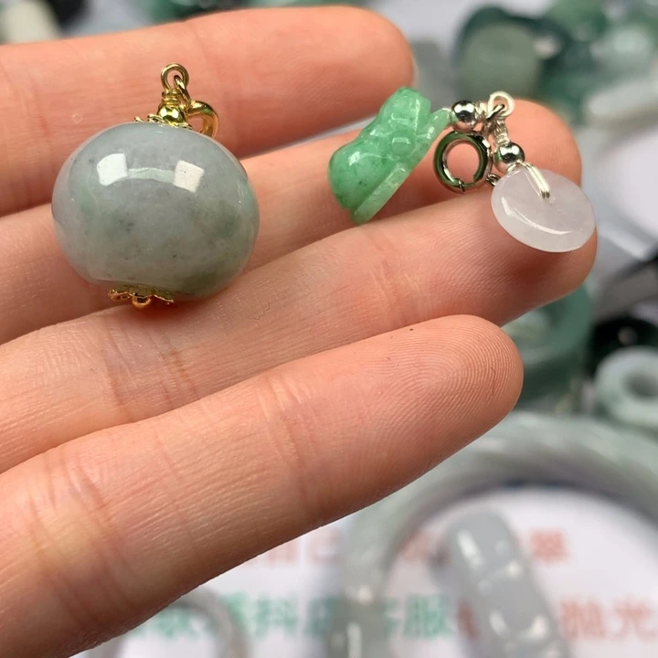 翡翠未镶嵌颈饰翡翠