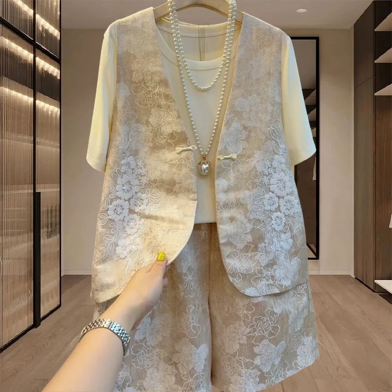 巨好看的夏装套装女2025新款国风盘扣提花马甲白色T恤短裤三件套