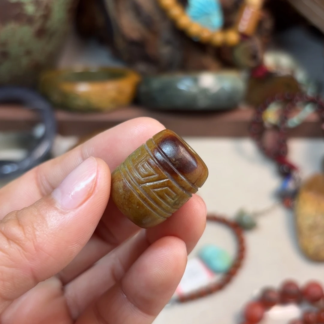 岫岩河磨玉（透闪石质玉）颈饰未镶嵌关****’