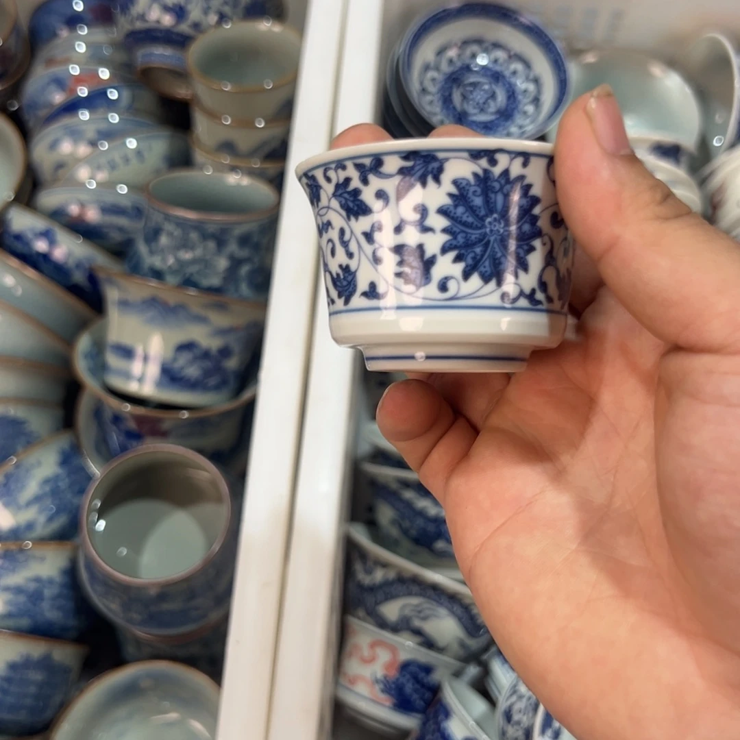 白青花缠枝莲客杯马蹄全