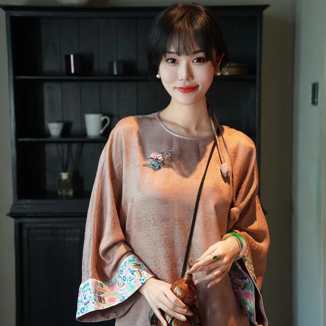 绿色/粉色 香云纱刺绣袖口连衣裙