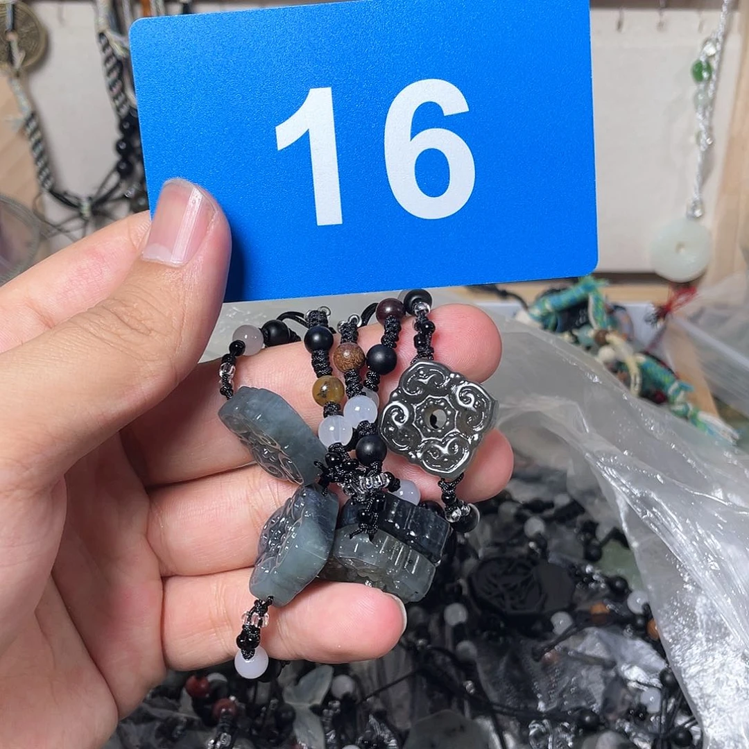 蛇纹石玉颈饰合金