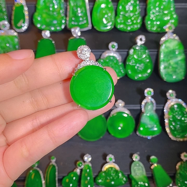 翡翠银S925镶嵌颈饰是