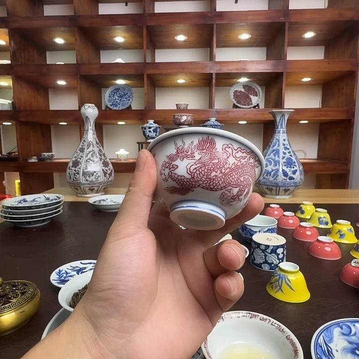 安***生仿明代釉里红龙纹杯