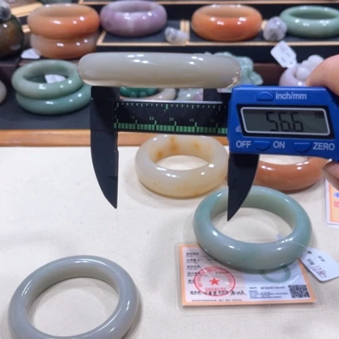 未镶嵌手镯石英质玉
