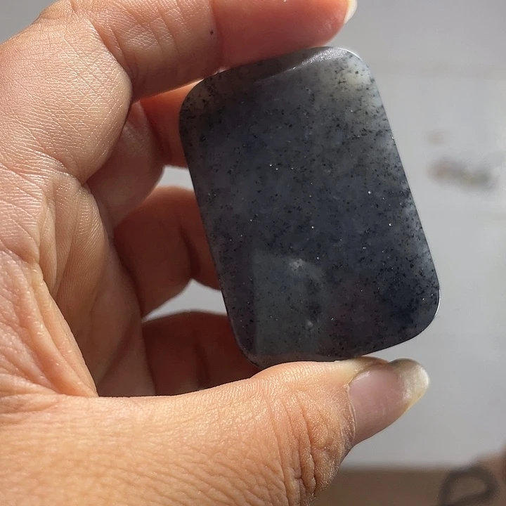 和田玉未镶嵌把件