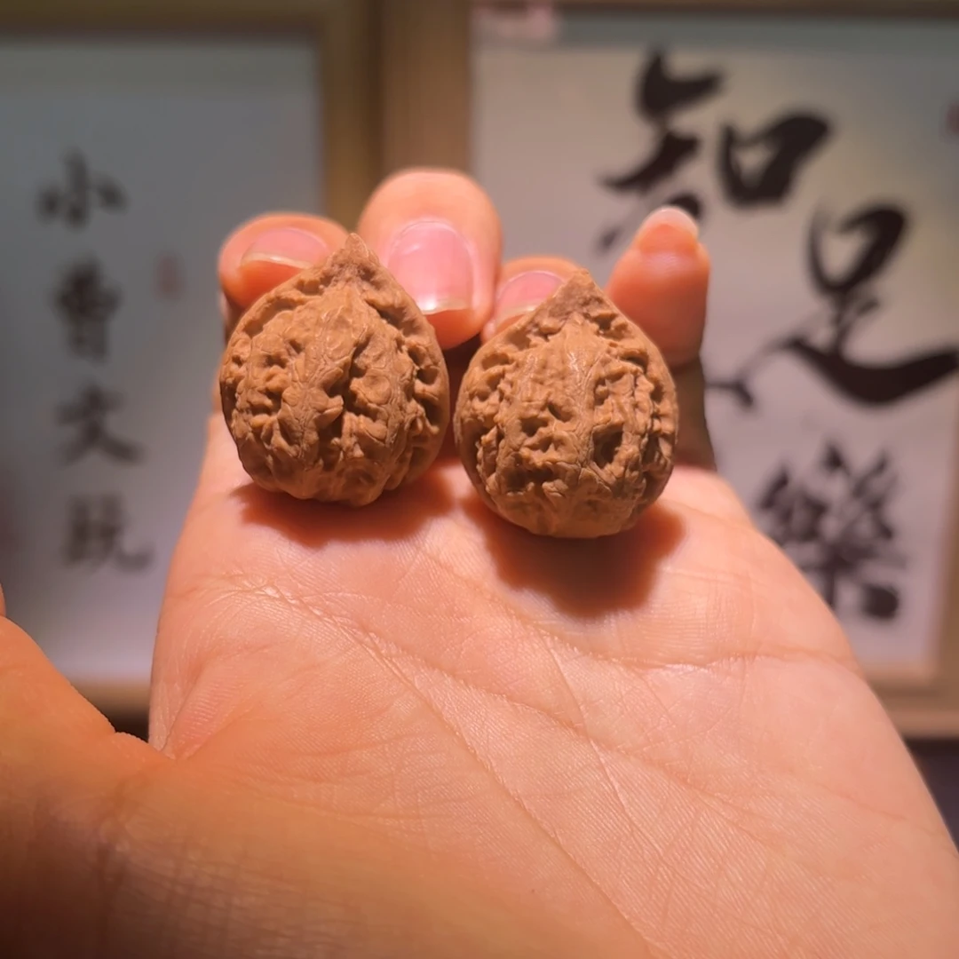 文玩核桃吊坠24尺左右小秋子