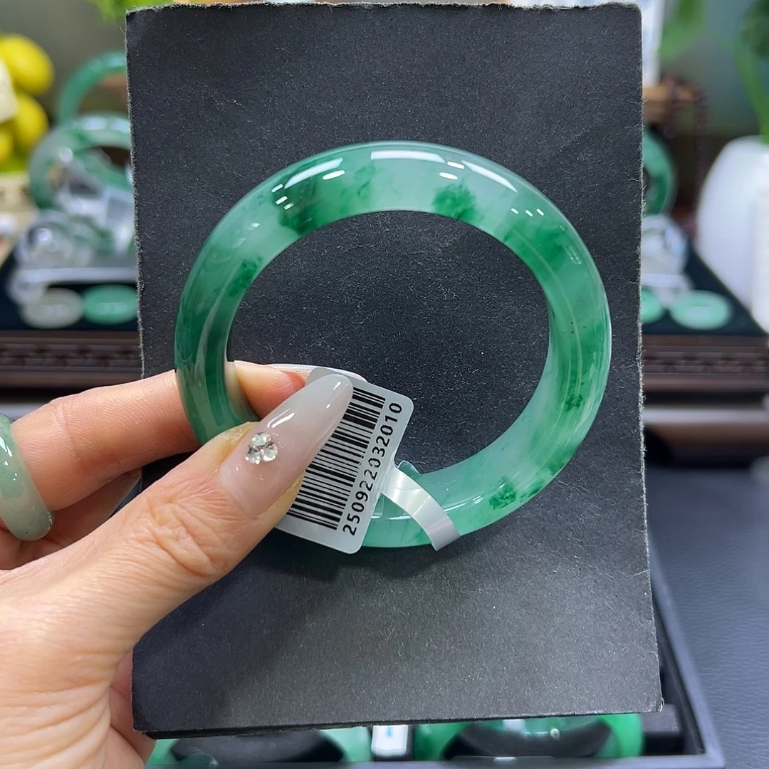 石英质玉（非洲翠）未镶嵌手镯56-57