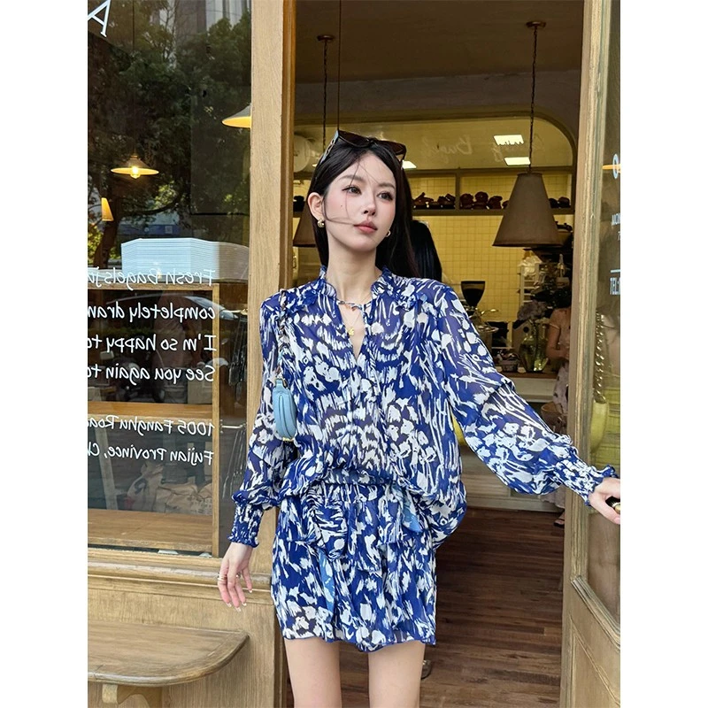 法式气质个性印花V领慵懒感长袖衬衣+迷你短裙两件套女ins