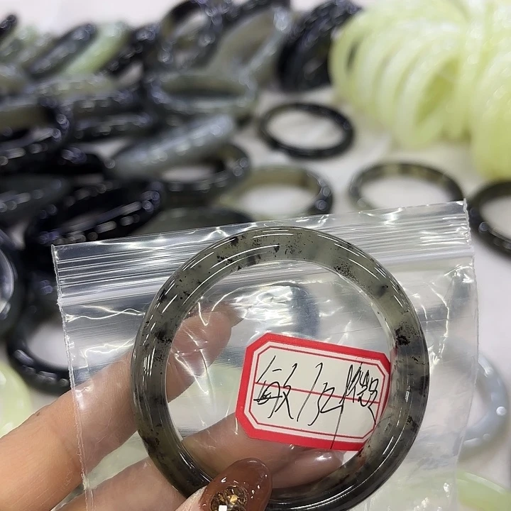 敏***敏蛇纹石玉未镶嵌手镯