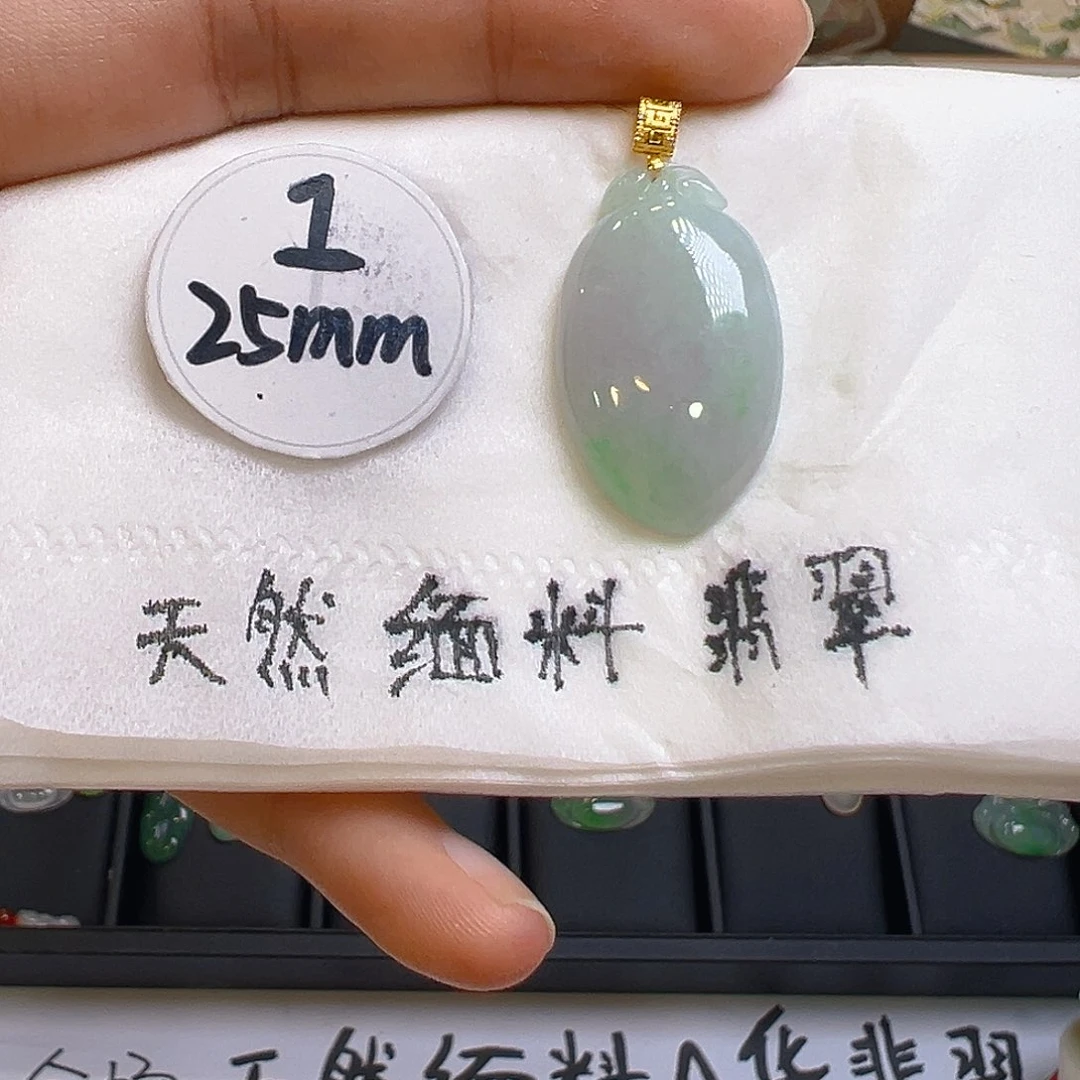 翡翠颈饰18K金镶嵌翡翠