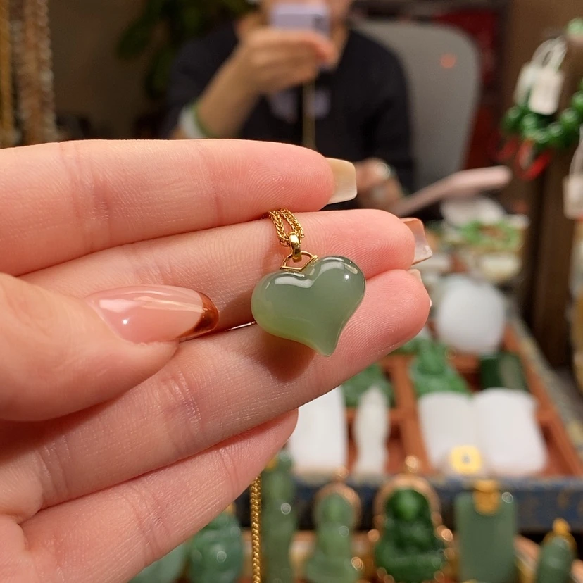 【闪购商品】吊坠(赠链)18K金镶嵌和田玉