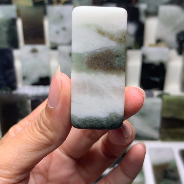 独山玉未镶嵌颈饰