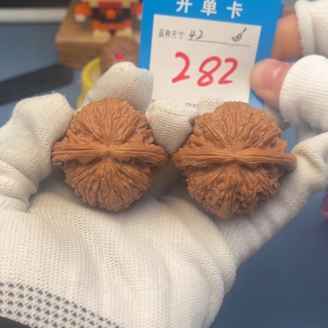 核桃文玩核桃白狮子