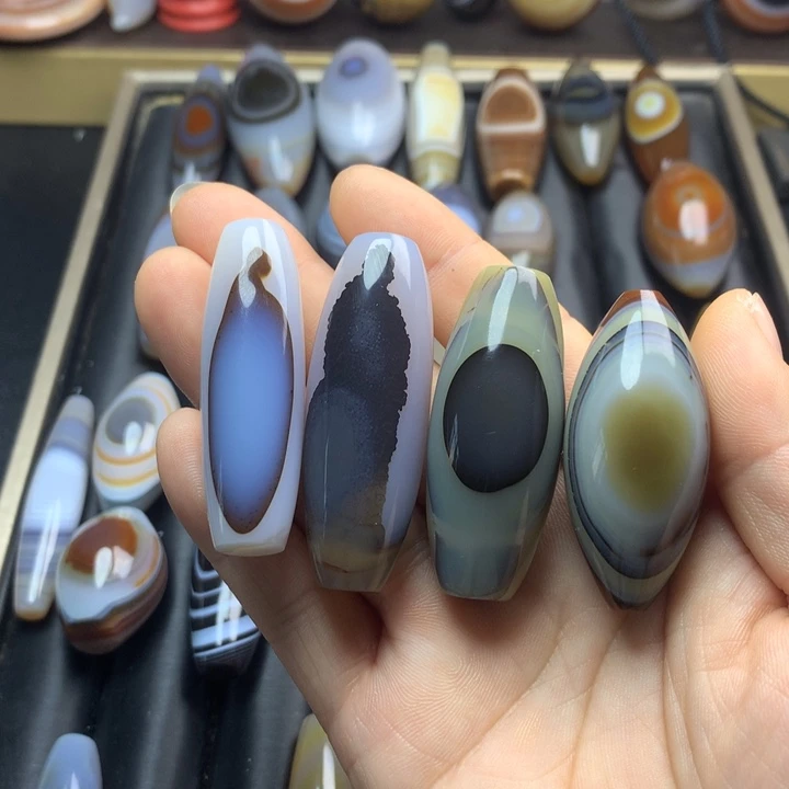 用***丰玛瑙/玉髓未镶嵌颈饰吊坠