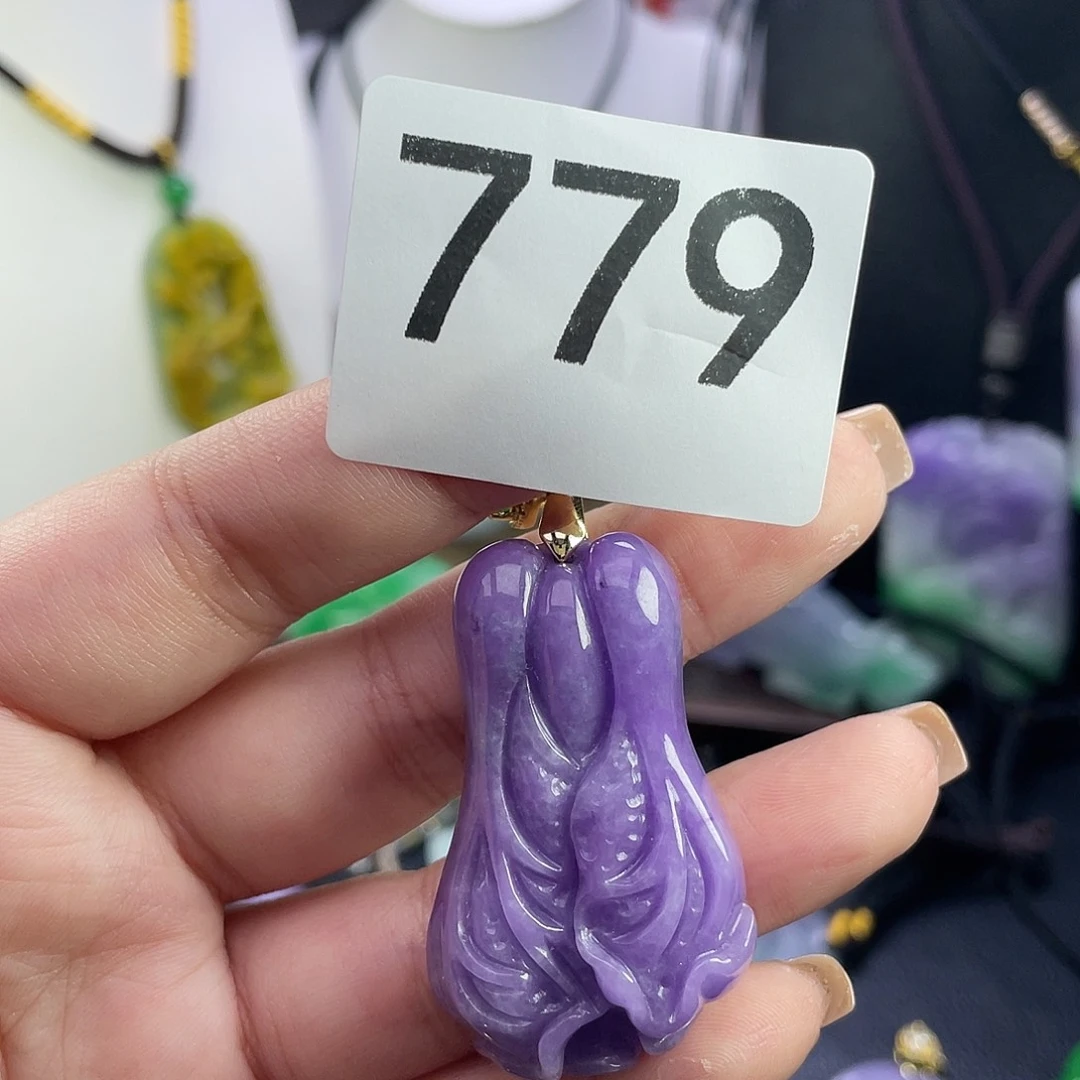 翡翠未镶嵌吊坠(赠链)