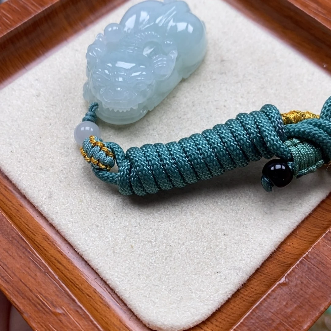 翡翠未镶嵌颈饰如意貔貅