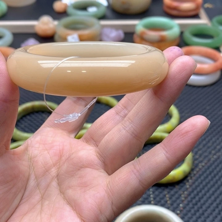 石英质玉手镯未镶嵌万**心