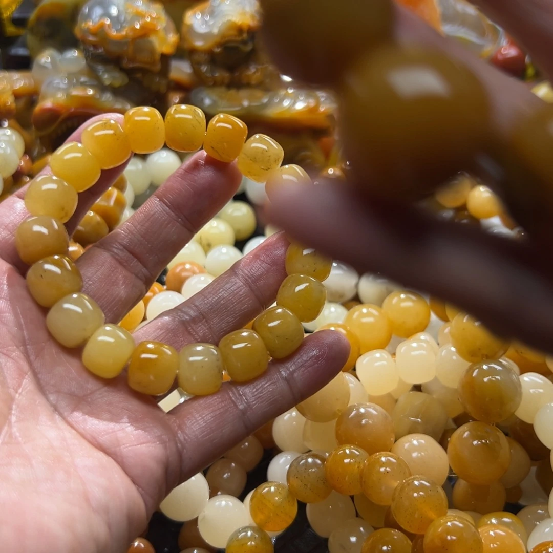 石英质玉未镶嵌颈饰