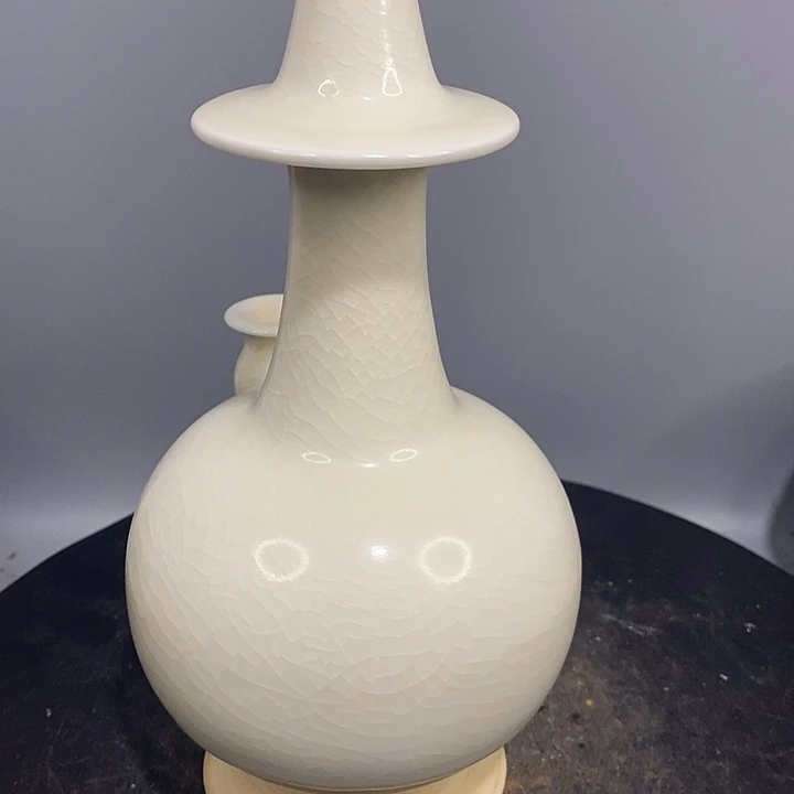 隋白净瓶造型独特