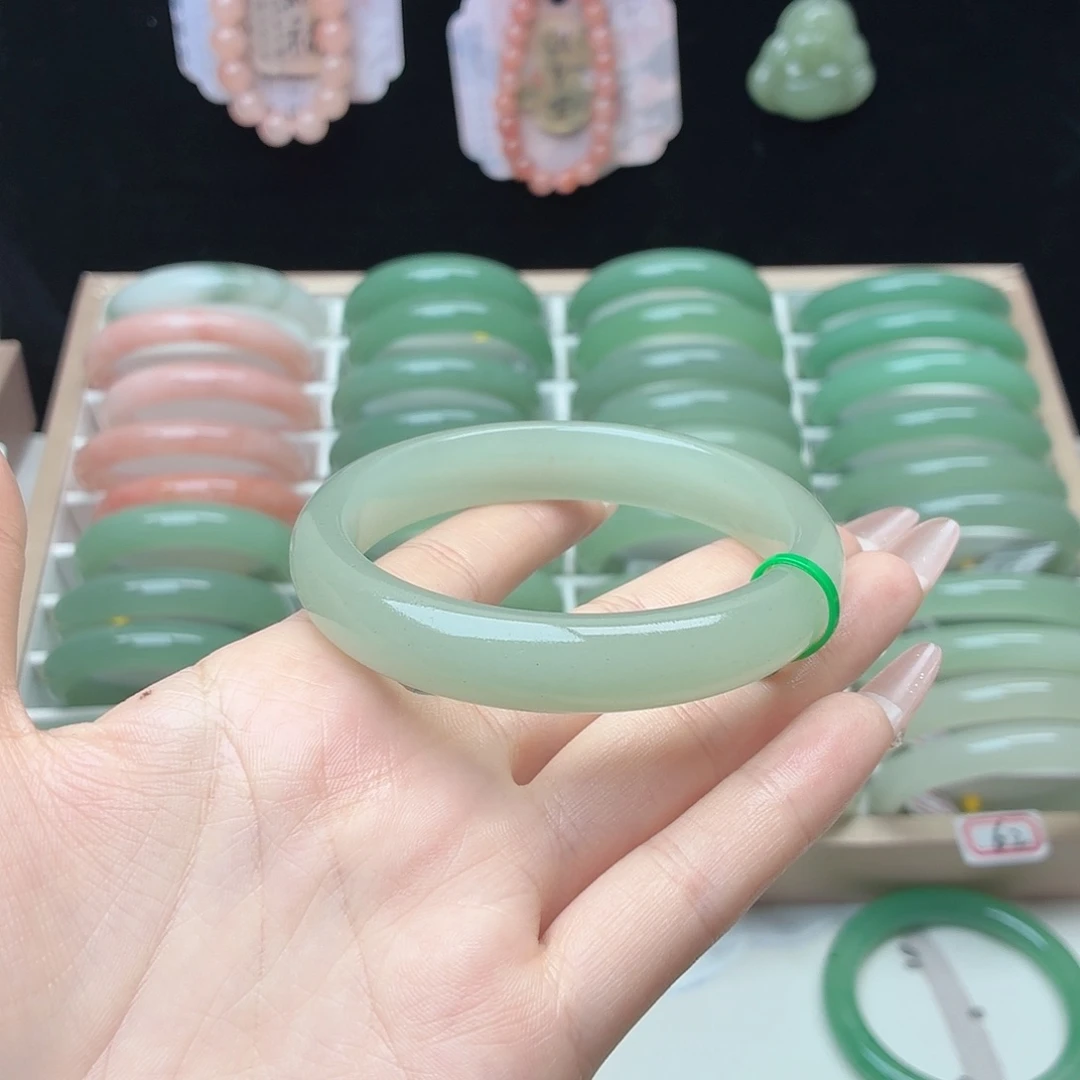 石英质玉未镶嵌手镯60