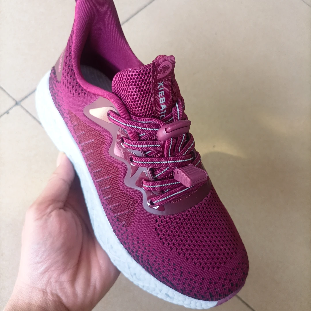 新款酒红色闰月鞋透气轻便防滑女款跑鞋便捷系带运动休闲健步鞋