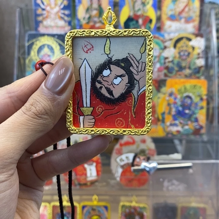 莲***～孤品朱砂奎爷持剑锌合金项链车挂4*5