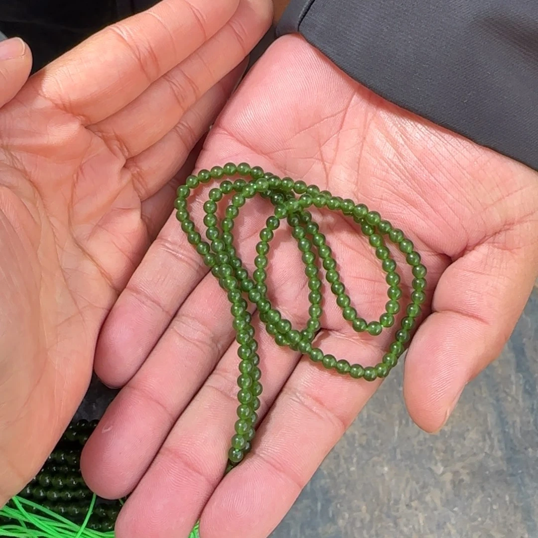 和田玉未镶嵌颈饰俄碧纯净版冰绿卡4