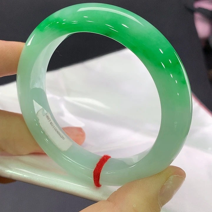 翡翠手镯未镶嵌正圈52