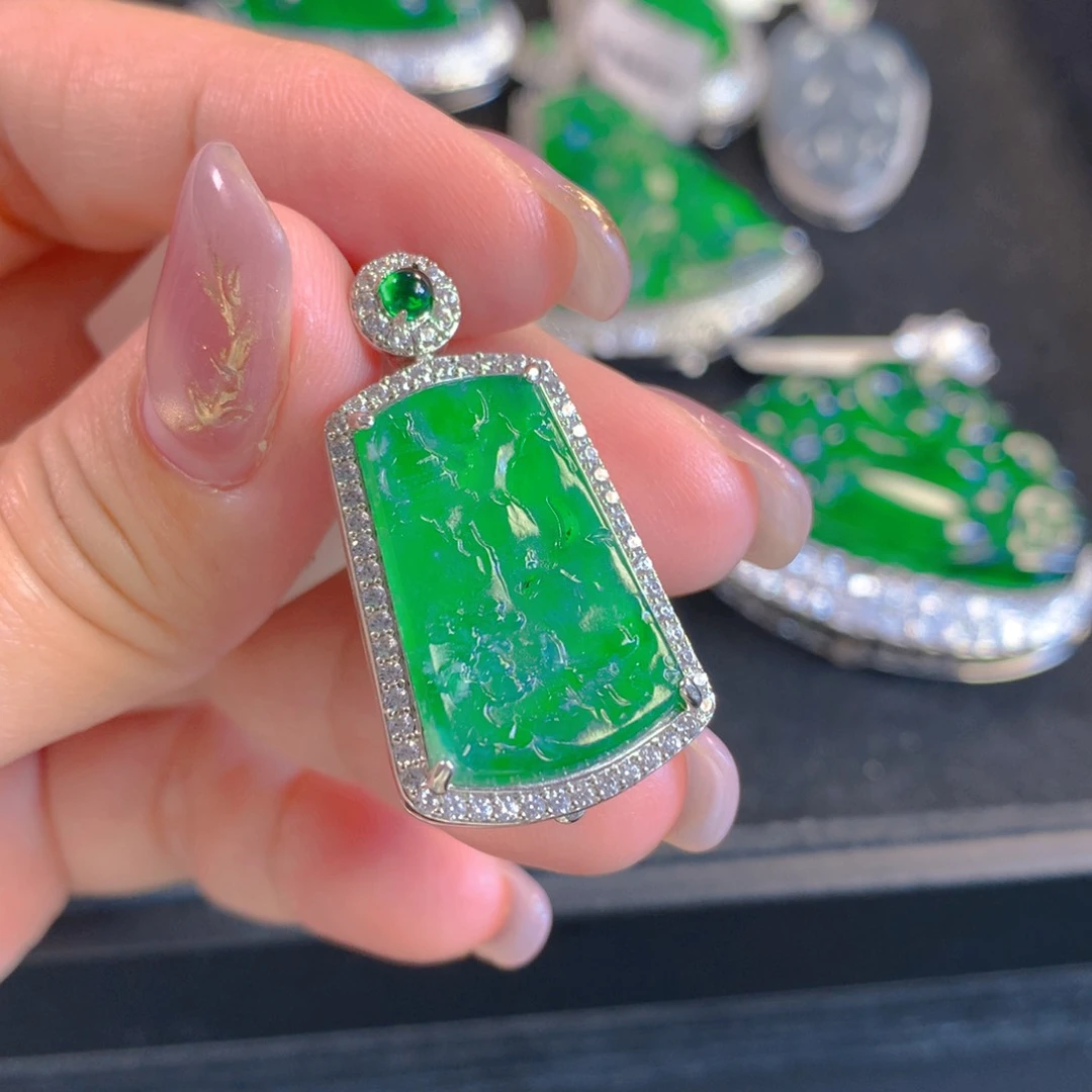 翡翠颈饰未镶嵌翡翠