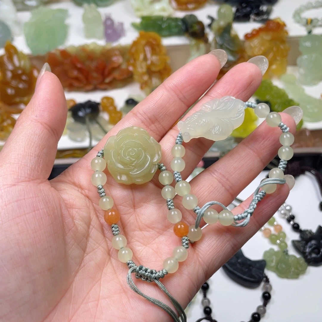 未镶嵌蛇纹石玉颈饰