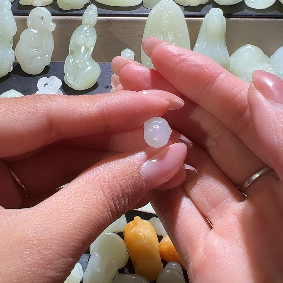 随***缘和田玉未镶嵌颈饰