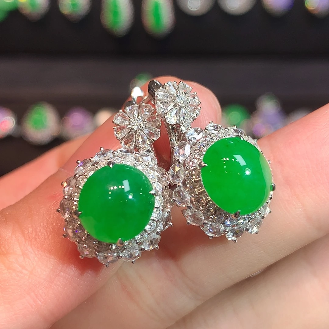 翡翠18K金镶嵌耳饰高冰浓阳绿大蛋面耳包